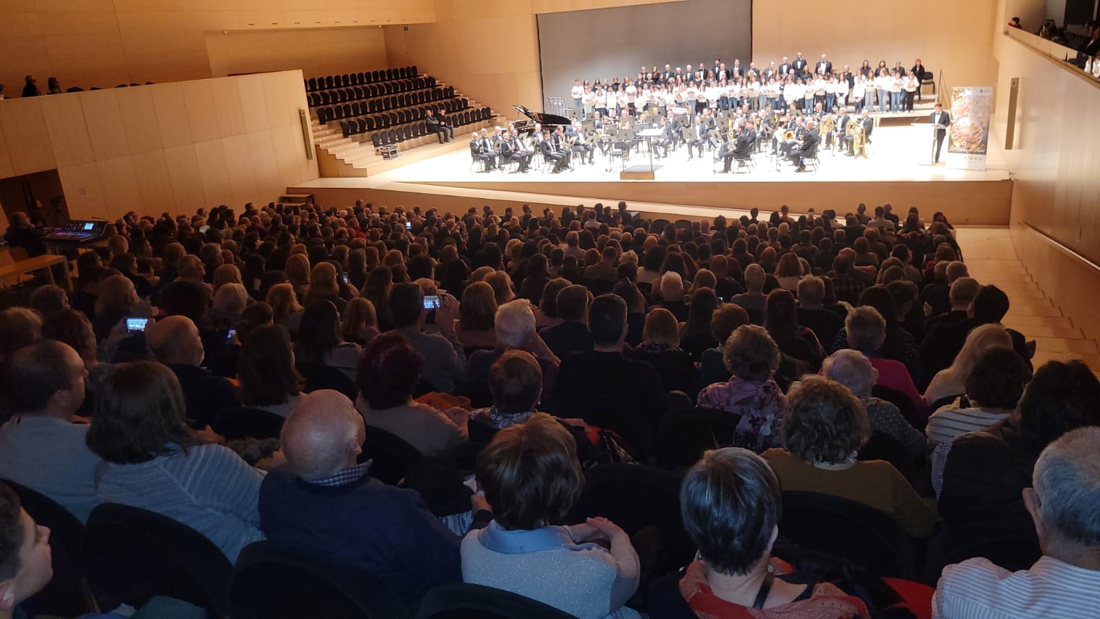 Més de 130 veus celebren el desé aniversari de les “Nadales de la Plana”