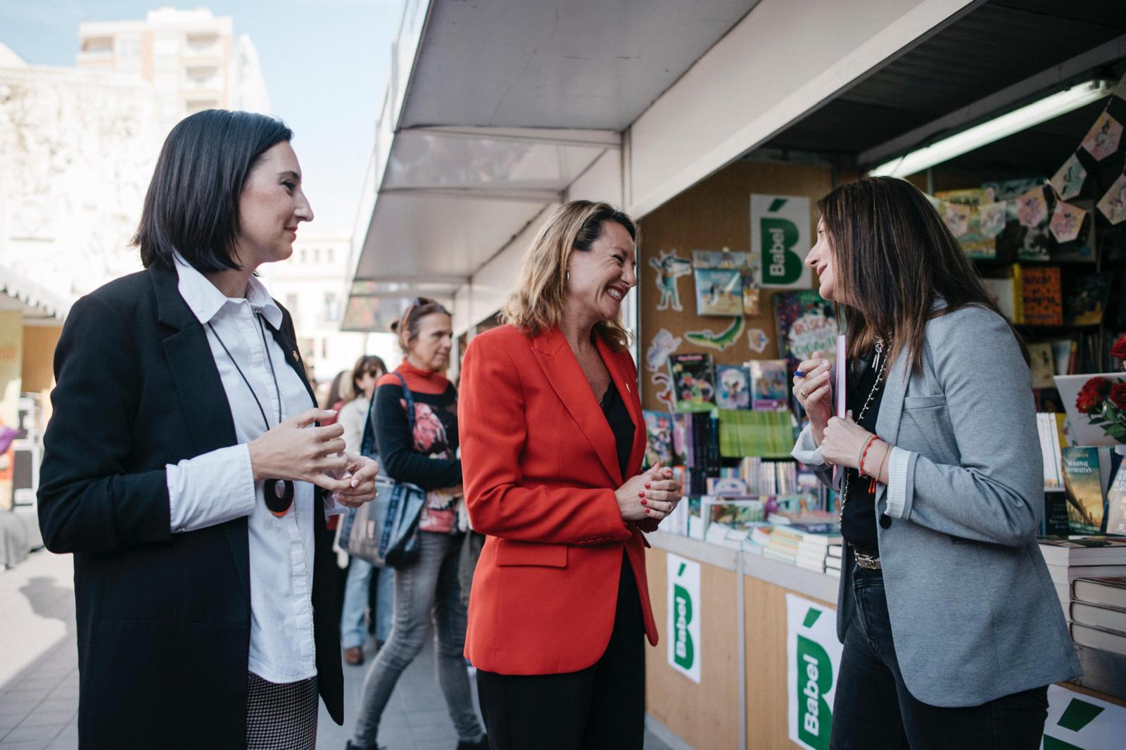 La Feria del Libro rompe su techo histórico con 10.000 visitantes y 6.000 libros vendidos