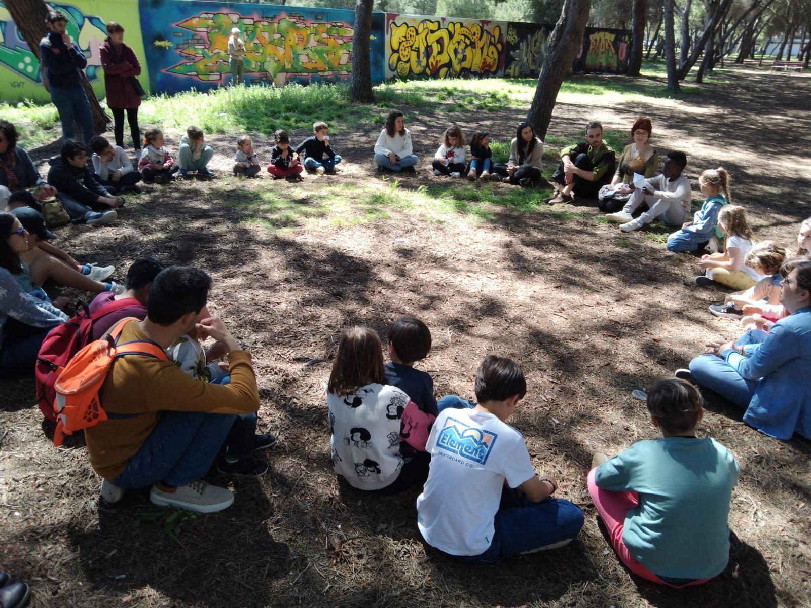 Éxito en la visita teatralizada que celebra el Lunes de Pascua en el parque del Pinar