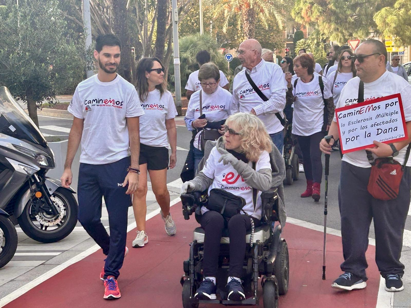 Castelló camina per l'esclerosi múltiple que enguany estén la seva solidaritat amb els afectats per la DANA