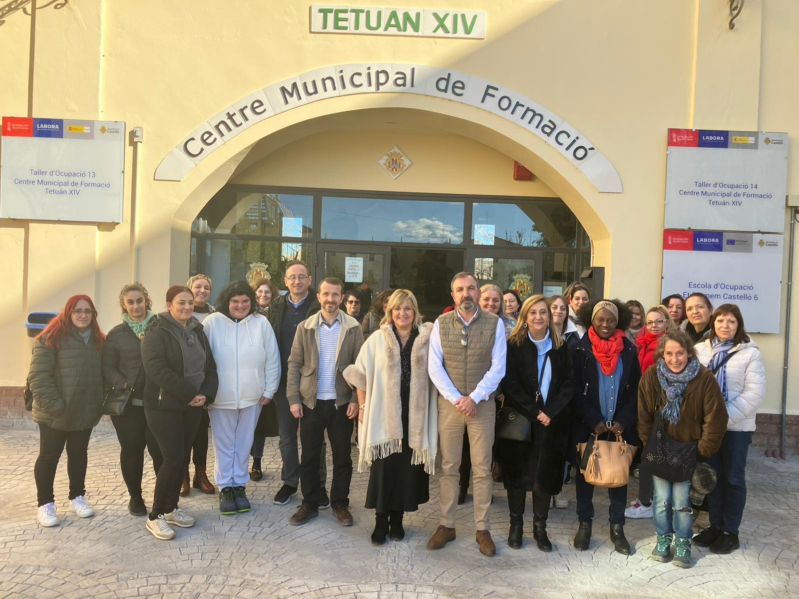 El Ayuntamiento de Castellón ha iniciado hoy el proyecto de empleo en el Centro Municipal de Formación Tetuán XIV, con una subvención de 532.480 euros, en el que han sido contratadas, por primera vez, 24 mujeres, que recibirán formación en las especialidades de electricidad y administración y gestión