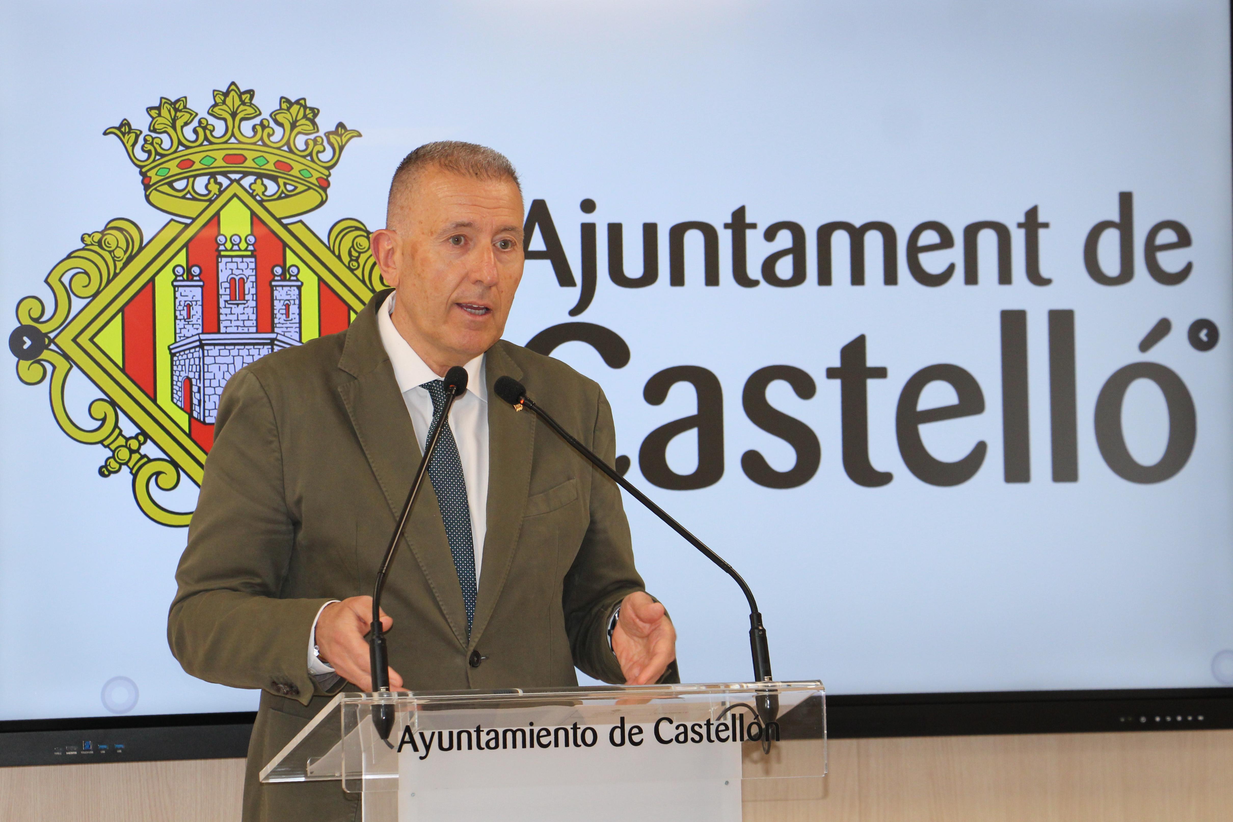 El gobierno municipal invierte más de 142.600 euros en la mejora de patios de cuatro colegios