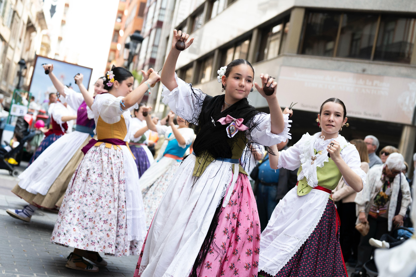 Los niños y niñas de Castellón anuncian el día grande de la Mare de Déu del Lledó en el multitudinario Pregonet