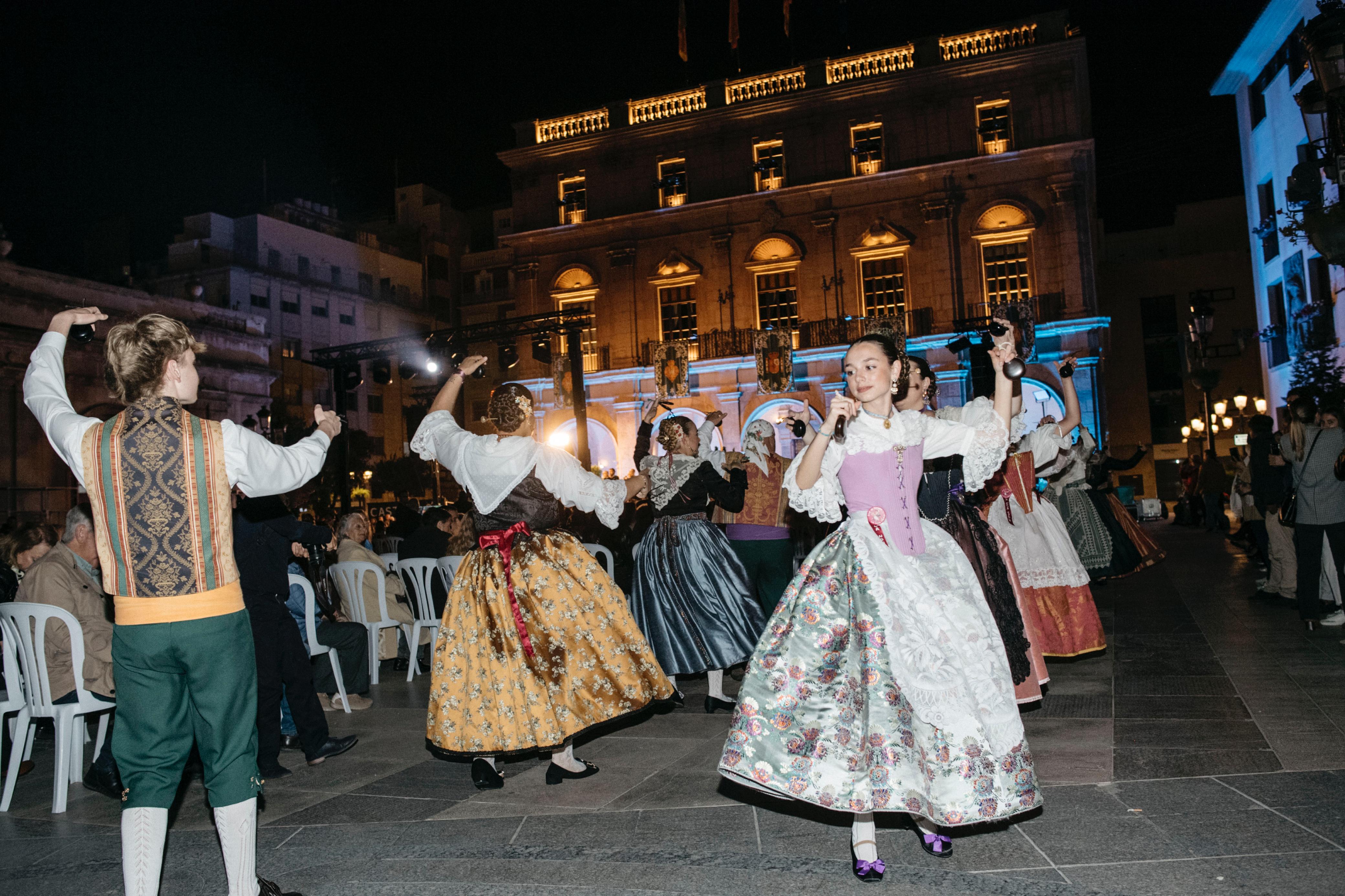 Castellón rinde honores a la Mare de Déu del Lledó con la tradicional serenata en la Plaza Mayor
