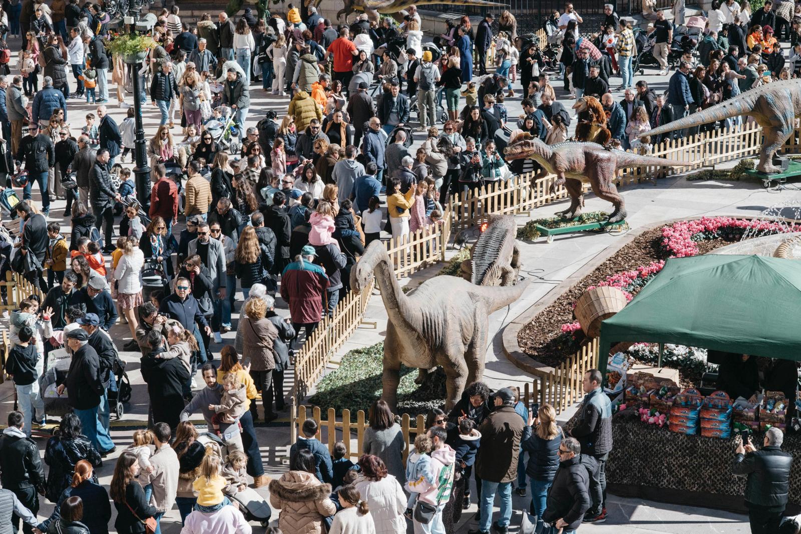 Miles de personas visitan Expojurásico en un fin de semana que ha situado a Castellón en referente del ocio familiar