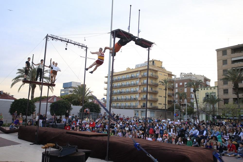 La sexta edición de ‘Grau de Circ’ convertirá el distrito marítimo en una gran carpa circense