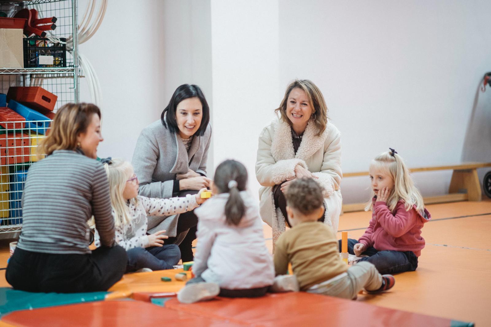 L'alcaldessa visita ‘l‘escoleta’ del CEIP Herrero en l'aposta municipal per la conciliació aquest Nadal