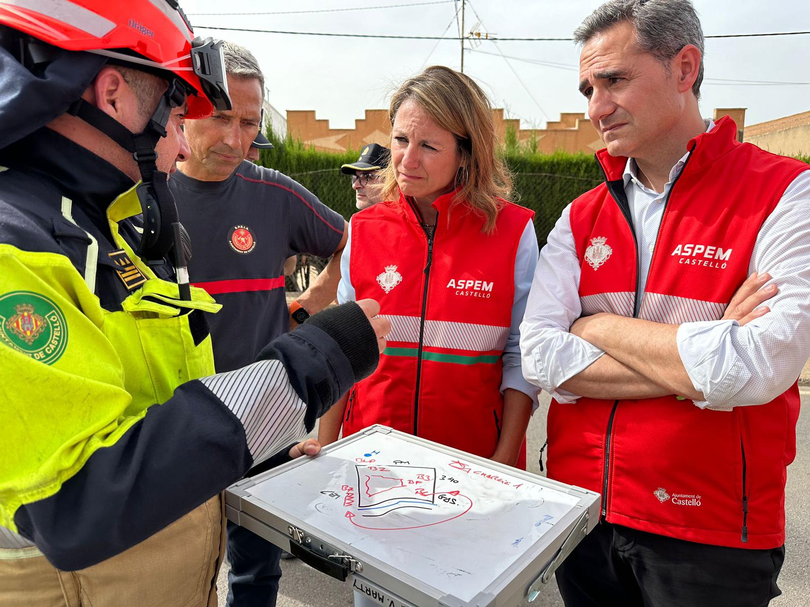 La ràpida actuació dels bombers municipals aconsegueix estabilitzar el foc en la Quadra Borriolench