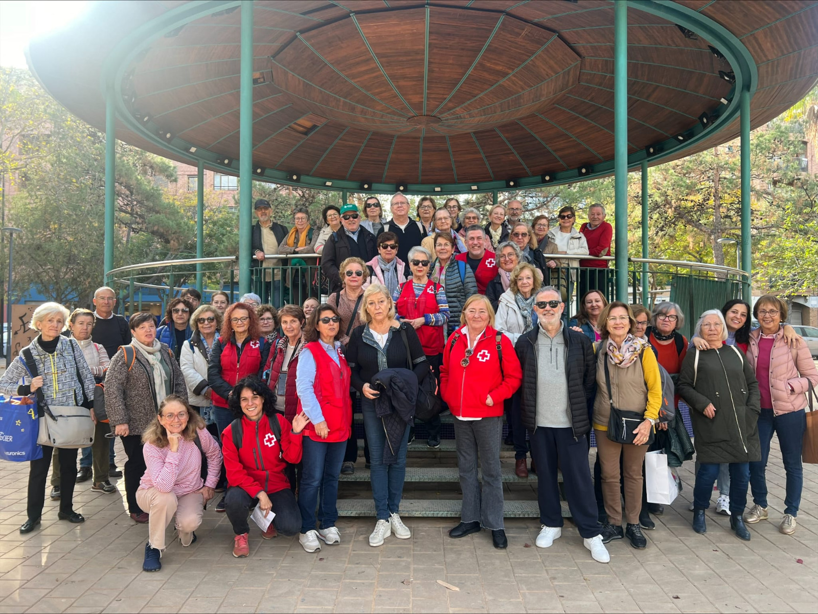 Castelló desplaça a 45 voluntaris sènior per a donar suport emocional als majors d'Aldaia, ciutat afectada per les conseqüències de la DANA