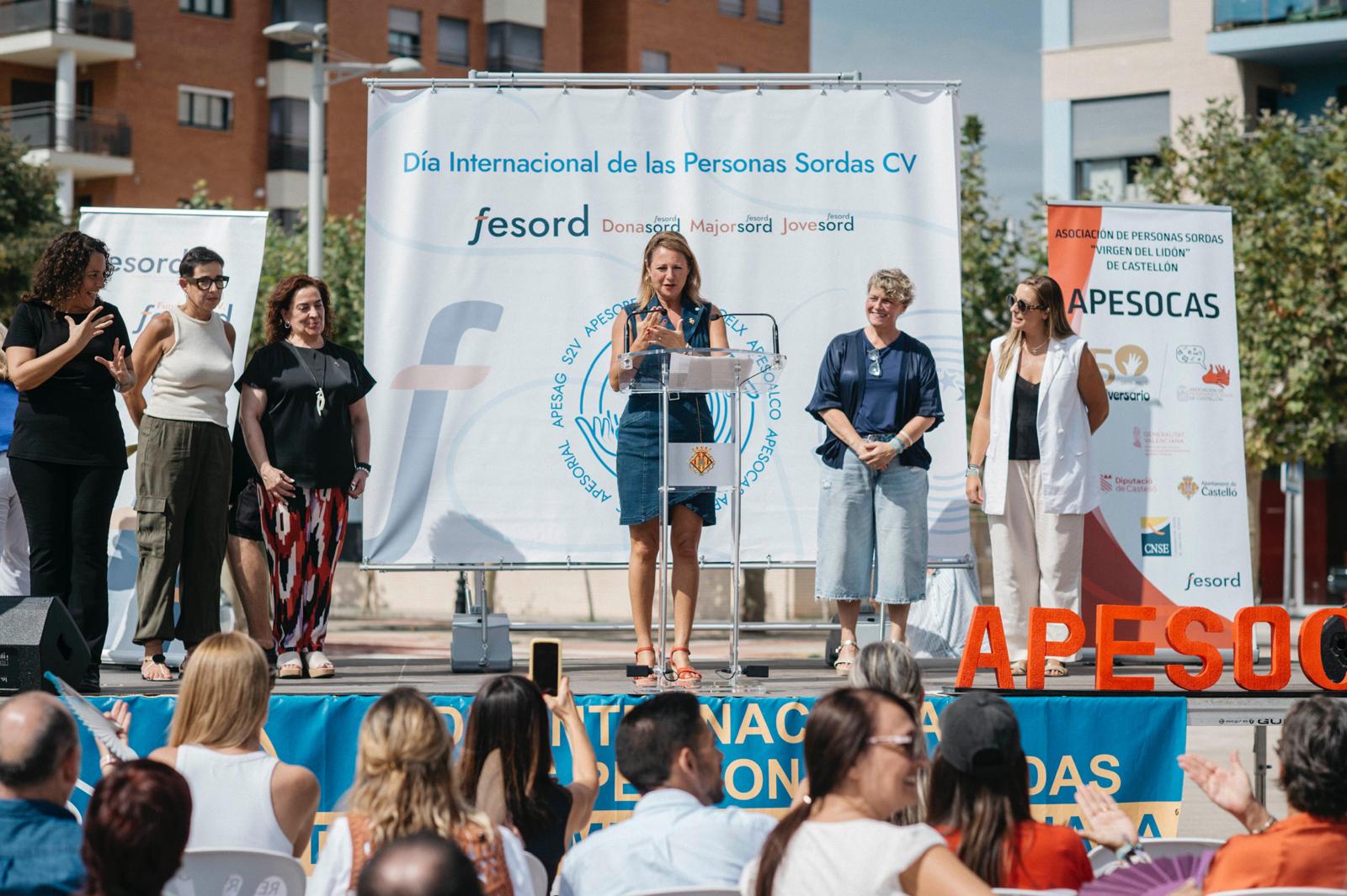 Més d'un miler de persones celebren a Castelló el Dia Internacional de les Persones Sordes coincidint amb el 50 aniversari de APESOCAS
