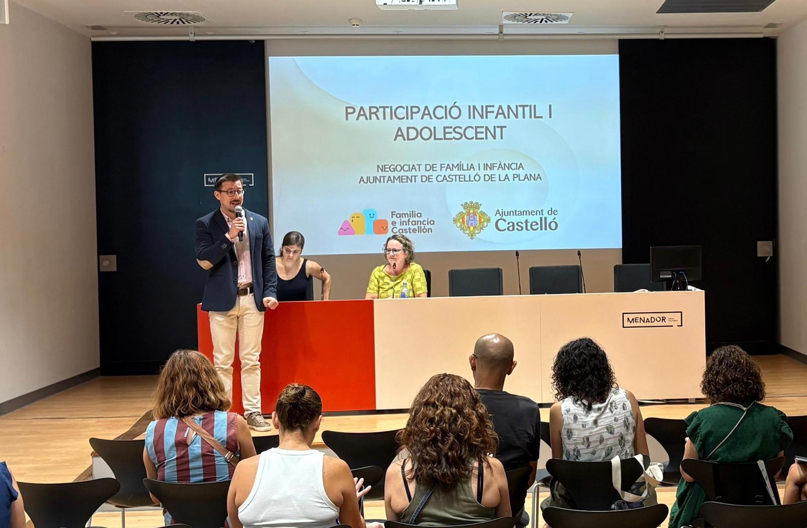 Vidal se reúne con directores de colegios e institutos para fomentar la implicación de los escolares de Castellón en el Consejo de la Infancia y la Adolescencia