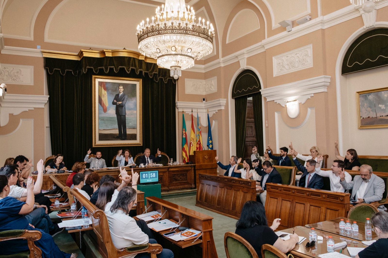 El Ple aprova una modificació de crèdit per valor de 2 milions d'euros per a destinar ajudes directes al comerç local