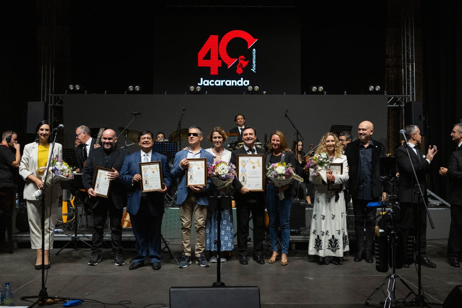 Un espectacular concert en la Plaça Major celebra el 40 aniversari del grup Jacaranda