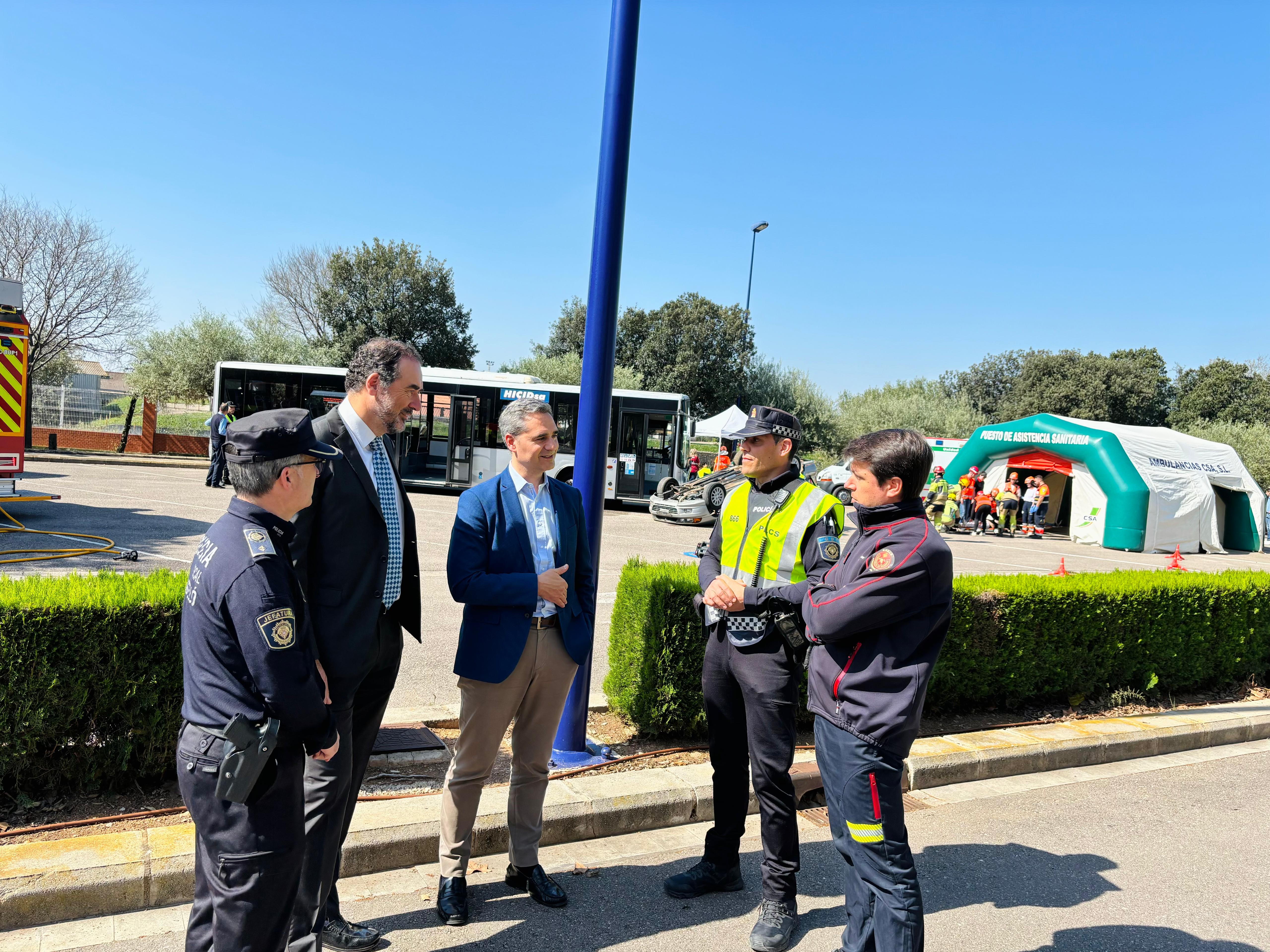 Bomberos, Policía Local y servicios sanitarios participan en un simulacro de accidente en la UJI para formar a los futuros profesionales sanitarios