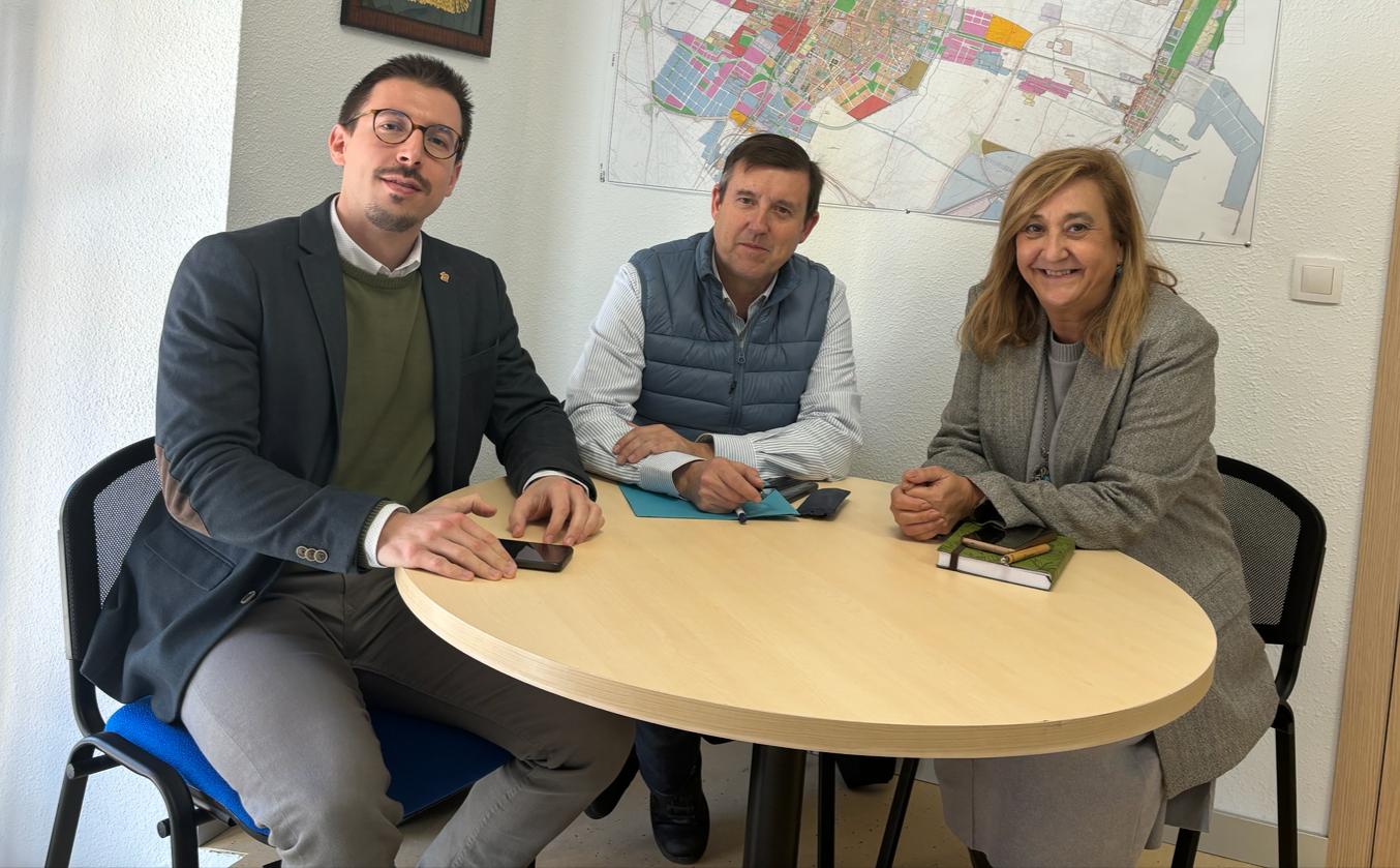 Alberto Vidal, regidor de Comerç i Consum, es reunix amb representants de la Conselleria de Comerç per a establir sinergies que ajuden al comerç local