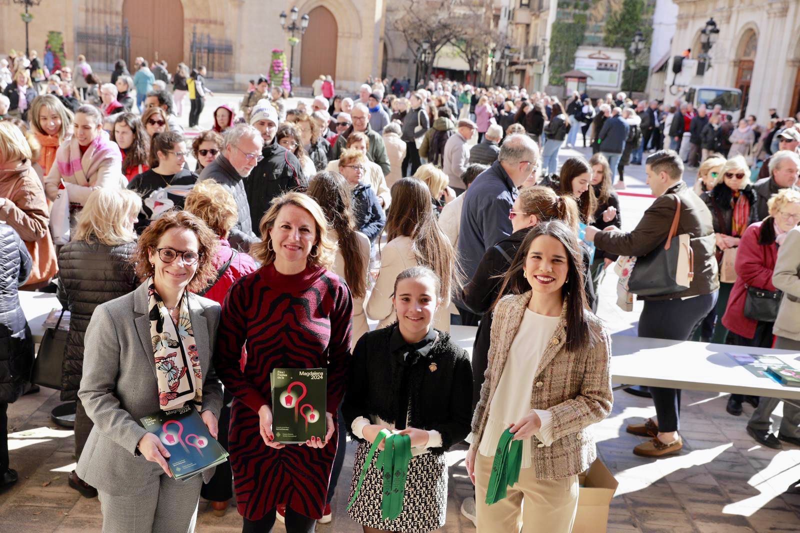 Llargues cues davant la gran expectació que desperta el programa de festes de la Magdalena amb al voltant de 200 actes oficials