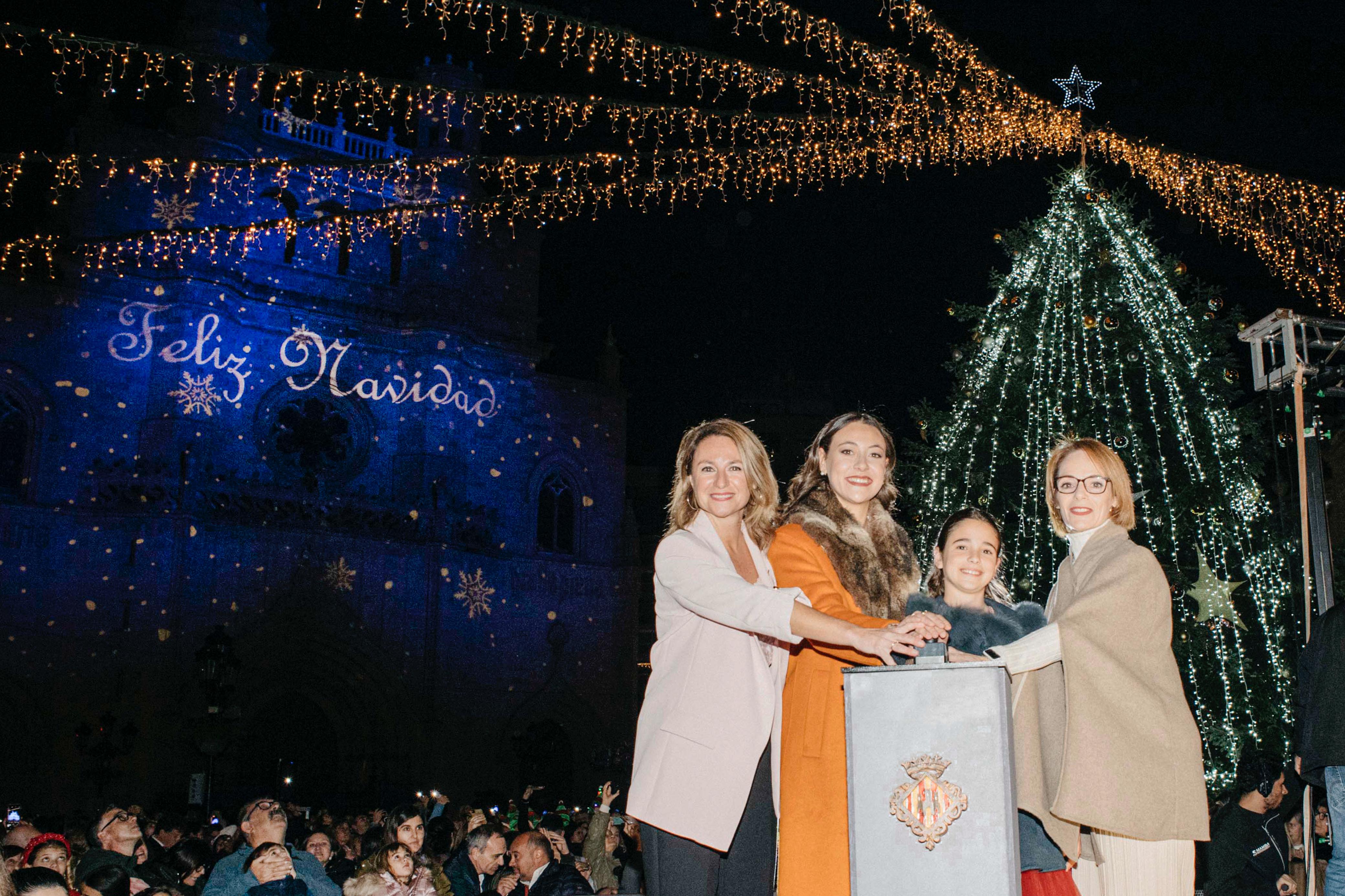 Castellón enciende la Navidad con la luz y la música como protagonistas y la emoción en el homenaje a las víctimas de la DANA